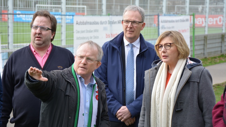 Bezirksvorstand macht sich ein Bild von der Rheinbrücke Leverkusen Bezirksvorstand macht sich ein Bild von der Rheinbrücke Leverkusen